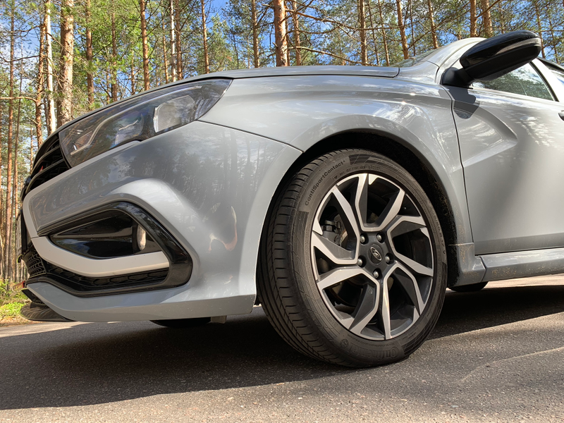 Illustration for article titled The 2019 Lada Vesta Sport Wants To Destroy The Russian Car Stereotypes